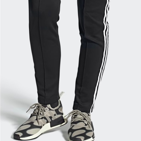 HOST PICK 🎉🥳🙌NIB ADIDAS X MARIMEKKO NMD_R1 SHOES - Picture 2 of 14
